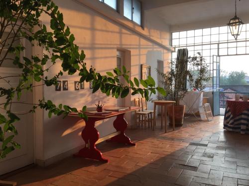 a room with a table in the middle of a building at Residencial Avenida Hostel in Tomar