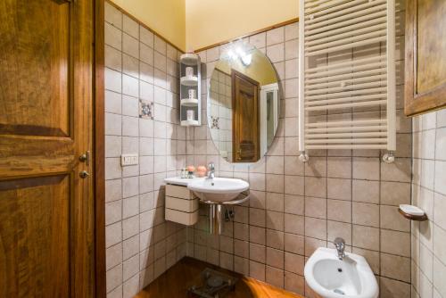 GuestHost - Florence Ariento Romantic Apartment