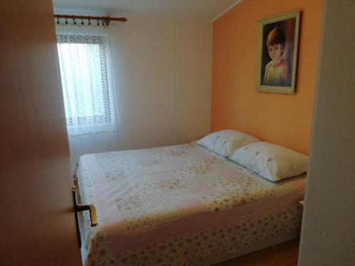 Кровать или кровати в номере Apartman Ribarić