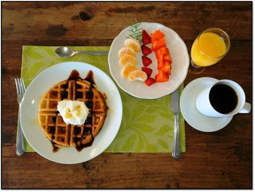 Morgenmad for gæster der bor på Hotel Boutique Valverde Santa Elena