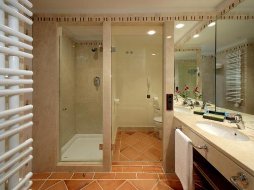 Kúpeľňa v ubytovaní Hotel Cigarral el Bosque