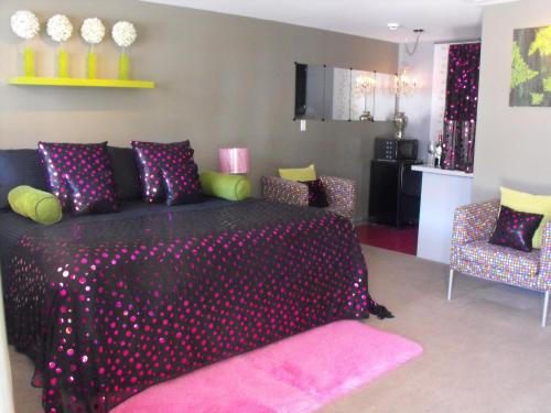 a bedroom with a bed and two chairs in a room at The Roxbury in Roxbury