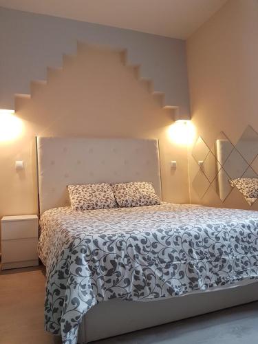 a bedroom with a bed and two lights on at Bonito Apto Cinco Torres Plaza Castilla in Madrid