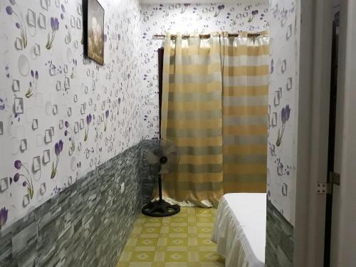 a room with a shower with flowers painted on the wall at Villa Encantador Resort in San Vicente