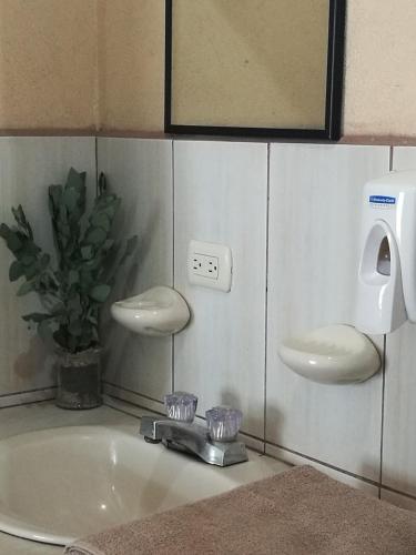 Un baño de Cahuita Lodge