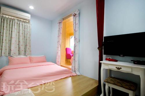TV a/nebo společenská místnost v ubytování Shuanghu Garden B&B