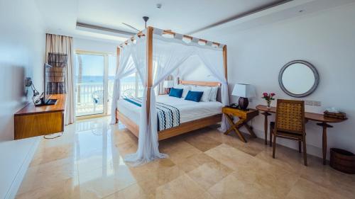 Ein Bett oder Betten in einem Zimmer der Unterkunft Hemingways Watamu