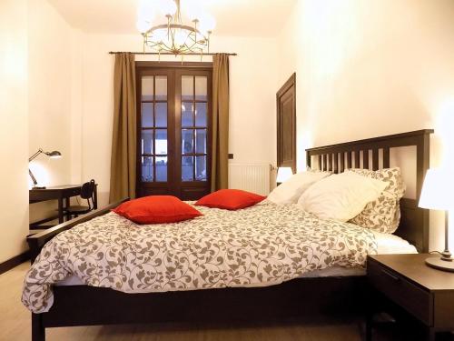 Giường trong phòng chung tại Maison Roosevelt - Charleroi Airport - Ideal Families