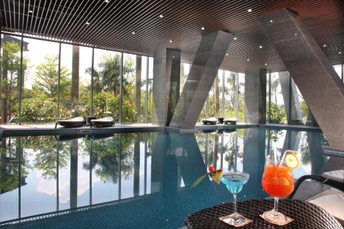 สระว่ายน้ำที่อยู่ใกล้ ๆ หรือใน Shenzhen Dameisha Kingkey Palace Hotel