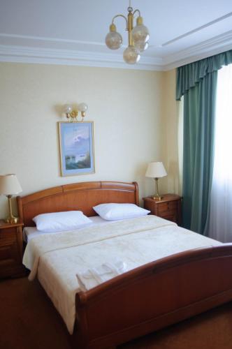 Ένα ή περισσότερα κρεβάτια σε δωμάτιο στο Dnipro Hotel