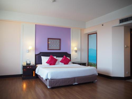 Postel nebo postele na pokoji v ubytování Charoen Thani Hotel, Khon Kaen