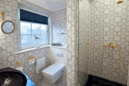 Ένα μπάνιο στο Ferienwohnung Biberhüs OG