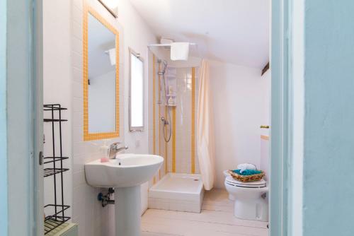 GuestHost - Della Scala Modern Apartment