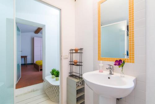 GuestHost - Della Scala Modern Apartment