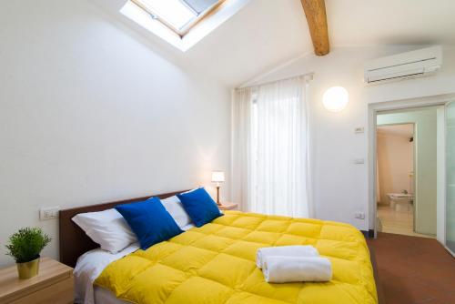 GuestHost - Della Scala Modern Apartment