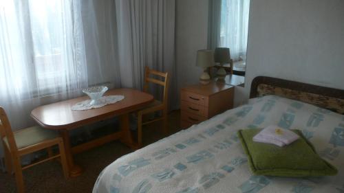 En eller flere senge i et værelse på Privātviesnīca Zvaigzne