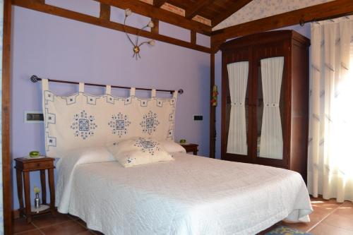 a bedroom with a white bed in a room at El Lagar in Canalejas de Peñafiel