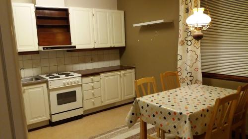 Η κουζίνα ή μικρή κουζίνα στο Nice spacious home