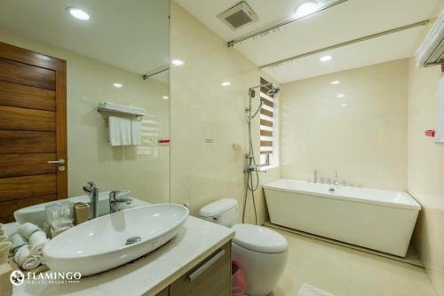 Phòng tắm tại Flamingo Dailai - HQ villa