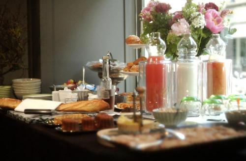 ホテルの敷地内または近くでの食事または食べ物