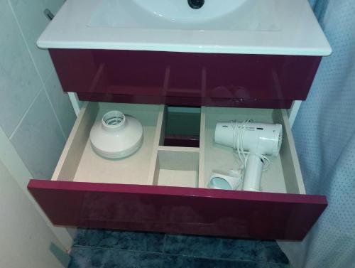 ein Badezimmer mit Waschbecken und Toilette in der Unterkunft Apartamento Sagrada Familia in Barcelona