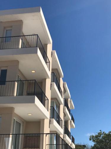 Το κτήριο όπου στεγάζεται  το διαμέρισμα