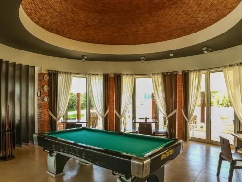 a pool table in a room with a ceiling at Pontalaia Apartamentos Turísticos in Sagres