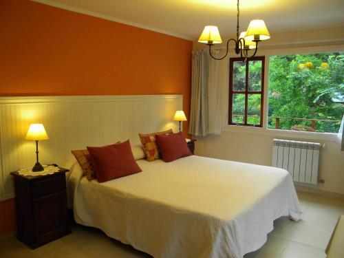 Łóżko lub łóżka w pokoju w obiekcie Casa los Tilos