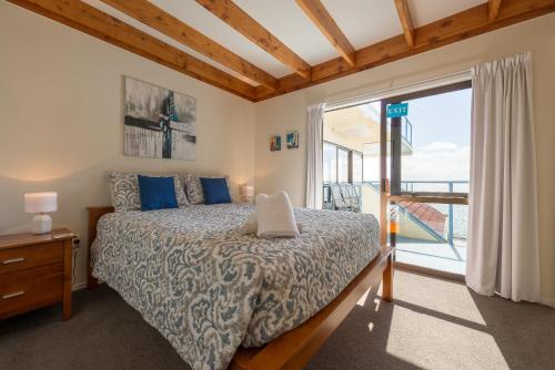 Gallery image of By the Bay Beachfront Apartments in Mangonui