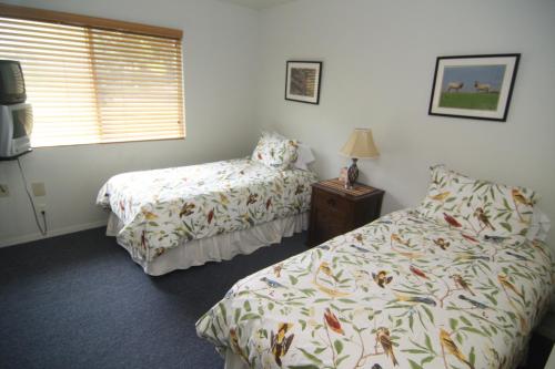 A bed or beds in a room at Cottages at Point Reyes Seashore