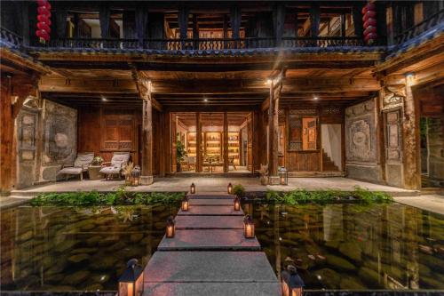 a room with a pond in the middle of a building at Dali Old Courtyard Boutique Inn in Dali
