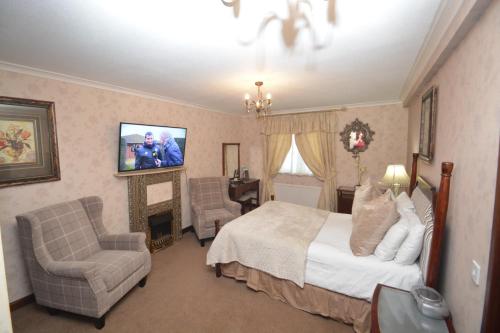 a hotel room with a bed and a tv at Durrant House Hotel in Bideford