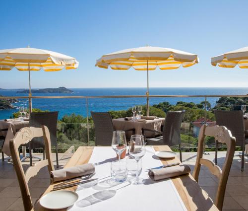 En restaurang eller annat matställe på Hotel Provençal