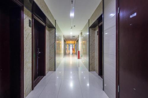 Fotografie z fotogalerie ubytování April Fair Duplex Apartment Guagnzhou South Railway Station Min Jie Branch v Kantonu
