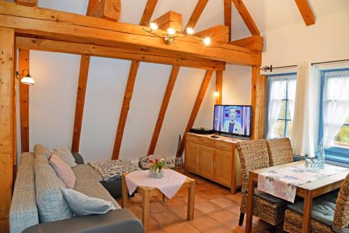 a living room with a couch and a tv at Pension zum Brauhaus in Stralsund