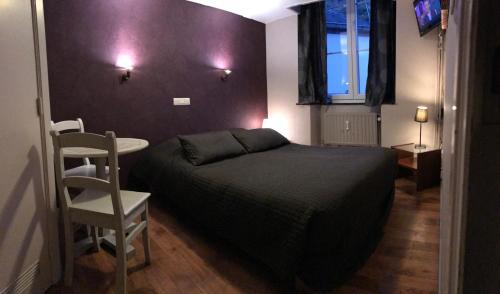 Кровать или кровати в номере Hotel Les Arcades - La-Roche-en-Ardenne