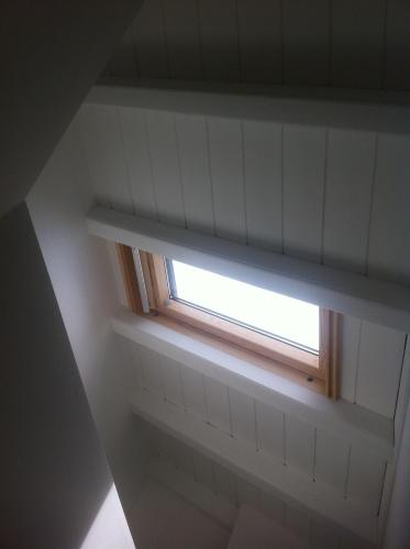 a window in a bathroom with white walls at Casinha Azul in Horta