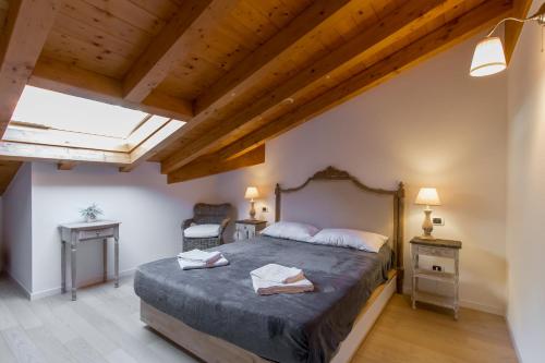 a bedroom with a large bed and a skylight at Apartment Tulipani 17 in Tremezzo