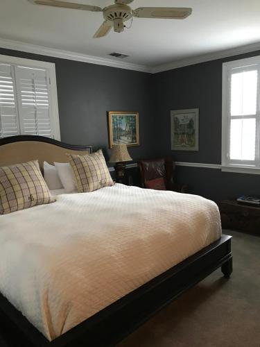 a bedroom with a bed and a ceiling fan at Springwood Inn in Anniston