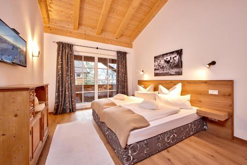 Кровать или кровати в номере Ferienwohnung Eckbauer