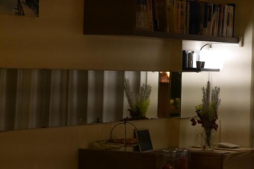 a room with a table with a lamp and books at Finest Hour in Chishang