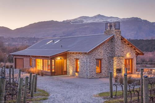 Gallery image of Shotover Point Luxury Holiday Home by MajorDomo in Queenstown