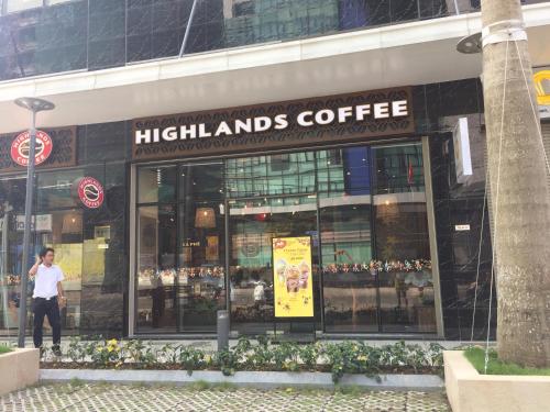 a man standing in front of a highlands coffee store at Kirakuan Luxury 2BR Pool/Gym in Ho Chi Minh City