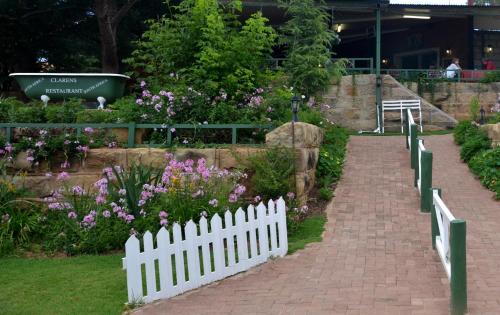 Taman di luar Lake Clarens Guest House
