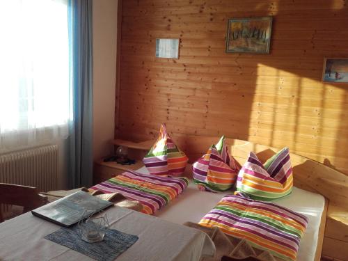 A bed or beds in a room at Gasthof Steiner