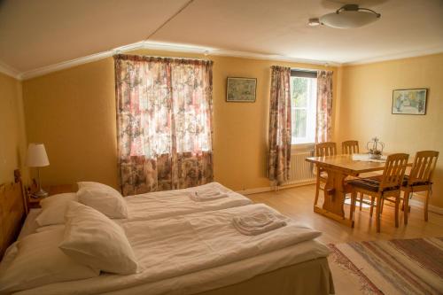 Кровать или кровати в номере B&B Kvarntorps Herrgård
