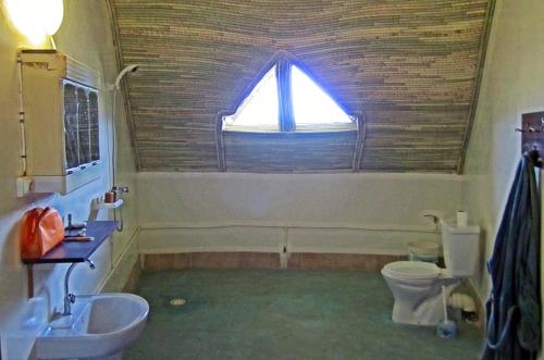 A bathroom at Le Papayer Écolodge