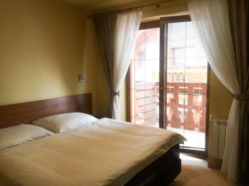 Llit o llits en una habitació de Tatragolf Apartment B407