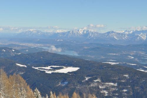 ゲストハウスの近くで見られる自然の景観