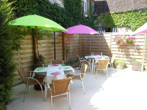 Gallery image of Logis - Hôtel Restaurant l'Ecu de France in Malesherbes